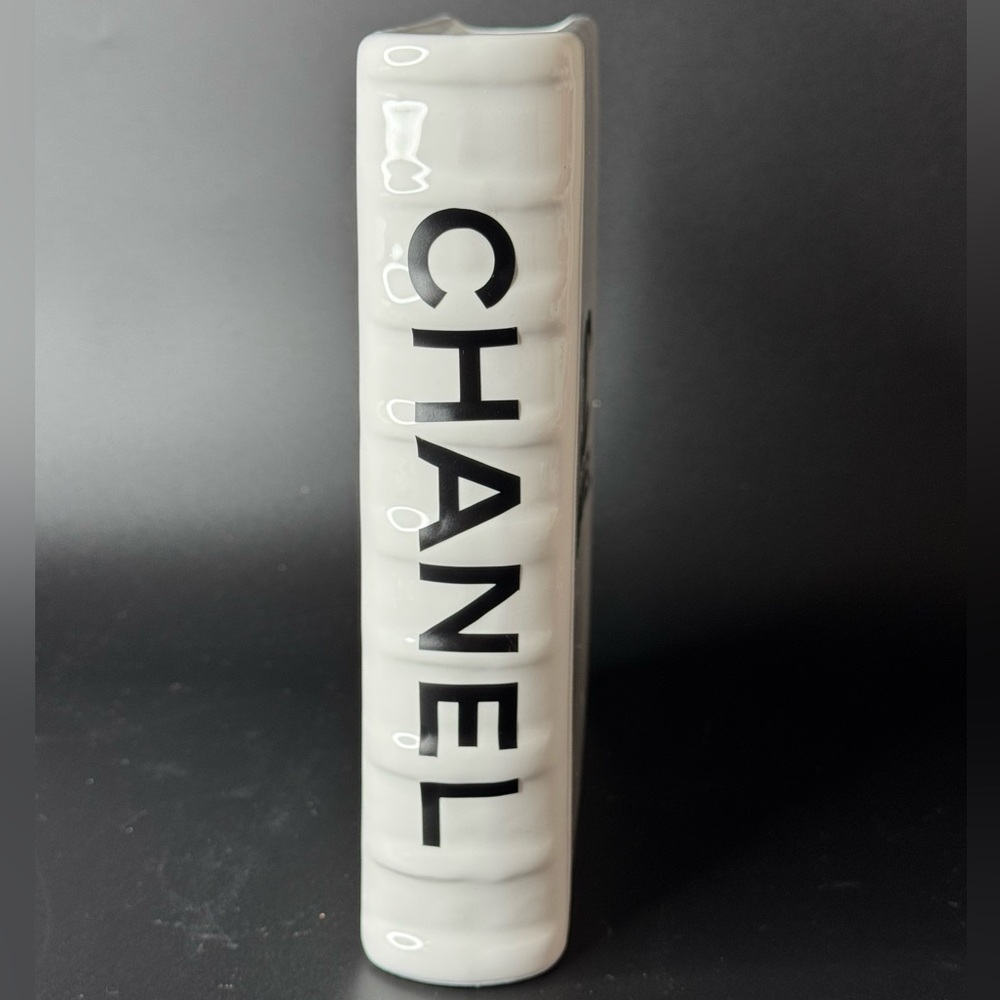 Luxury Black and White Book Vase - Picture 6 of 9